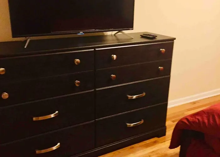 Spacious 2br Near Univ Of Away From * Chicago