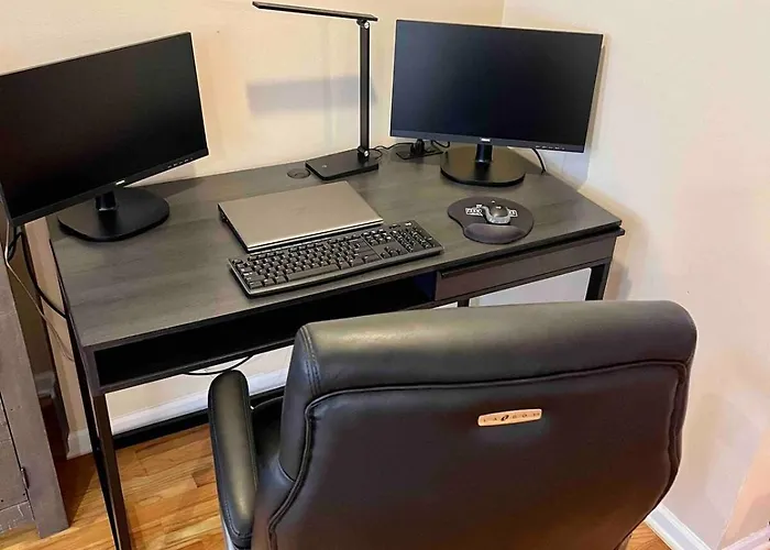 Spacious 2br Near Univ Of Away From