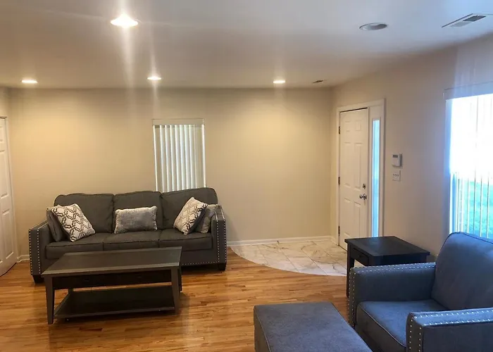 Apartment Spacious 2br Near Univ Of Away From *