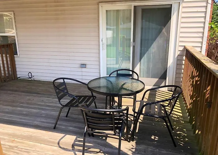 Spacious 2br Near Univ Of Away From Apartment Chicago
