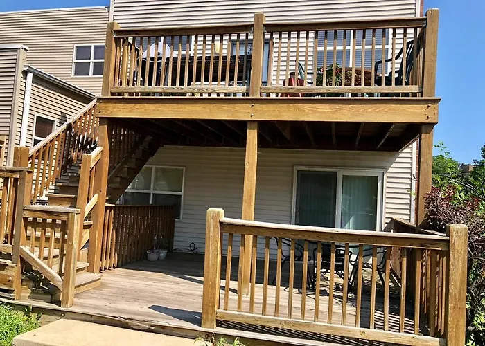 Spacious 2br Near Univ Of Away From Apartment Chicago
