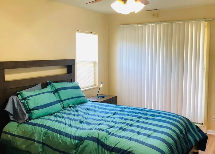 Apartment Spacious 2br Near Univ Of Away From *